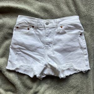 White Levi’s High Rise Shorts Size 25